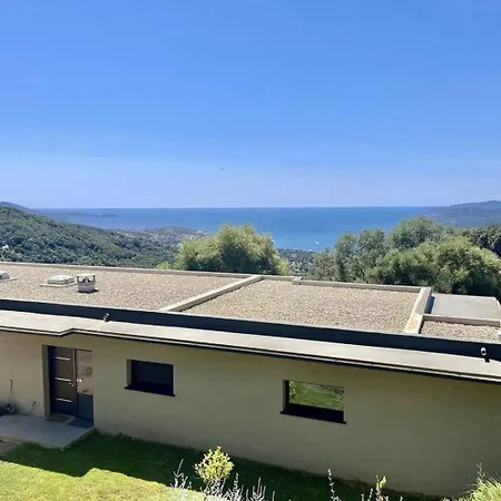 D'architecte Avec Vue Imprenable Et Piscine Chauffee