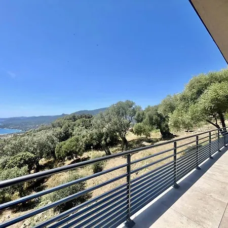 D'architecte Avec Vue Imprenable Et Piscine Chauffee