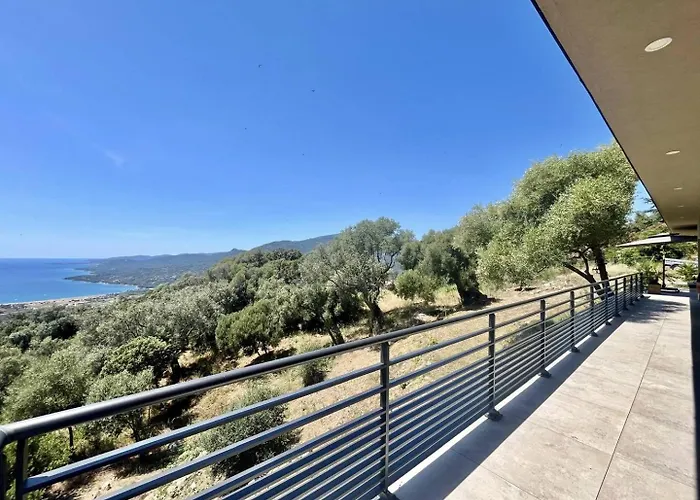D'architecte Avec Vue Imprenable Et Piscine Chauffée