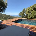 D'architecte Avec Vue Imprenable Et Piscine Chauffee