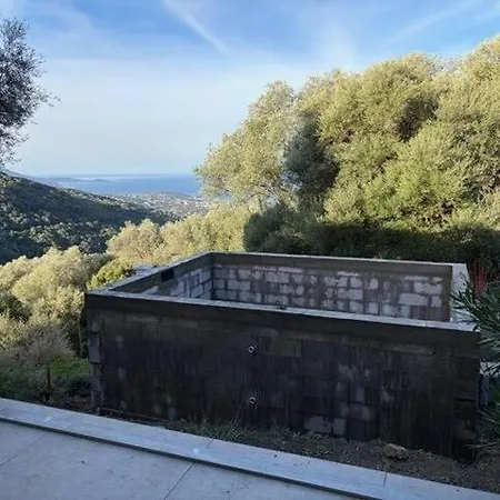 D'architecte Avec Vue Imprenable Et Piscine Chauffee