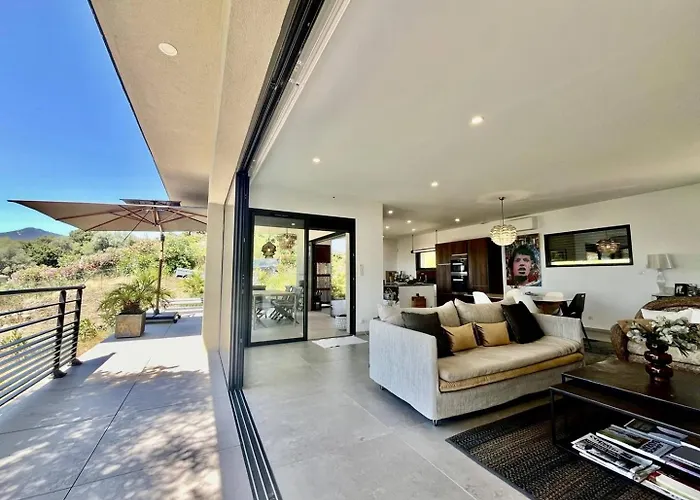 D'architecte Avec Vue Imprenable Et Piscine Chauffee *